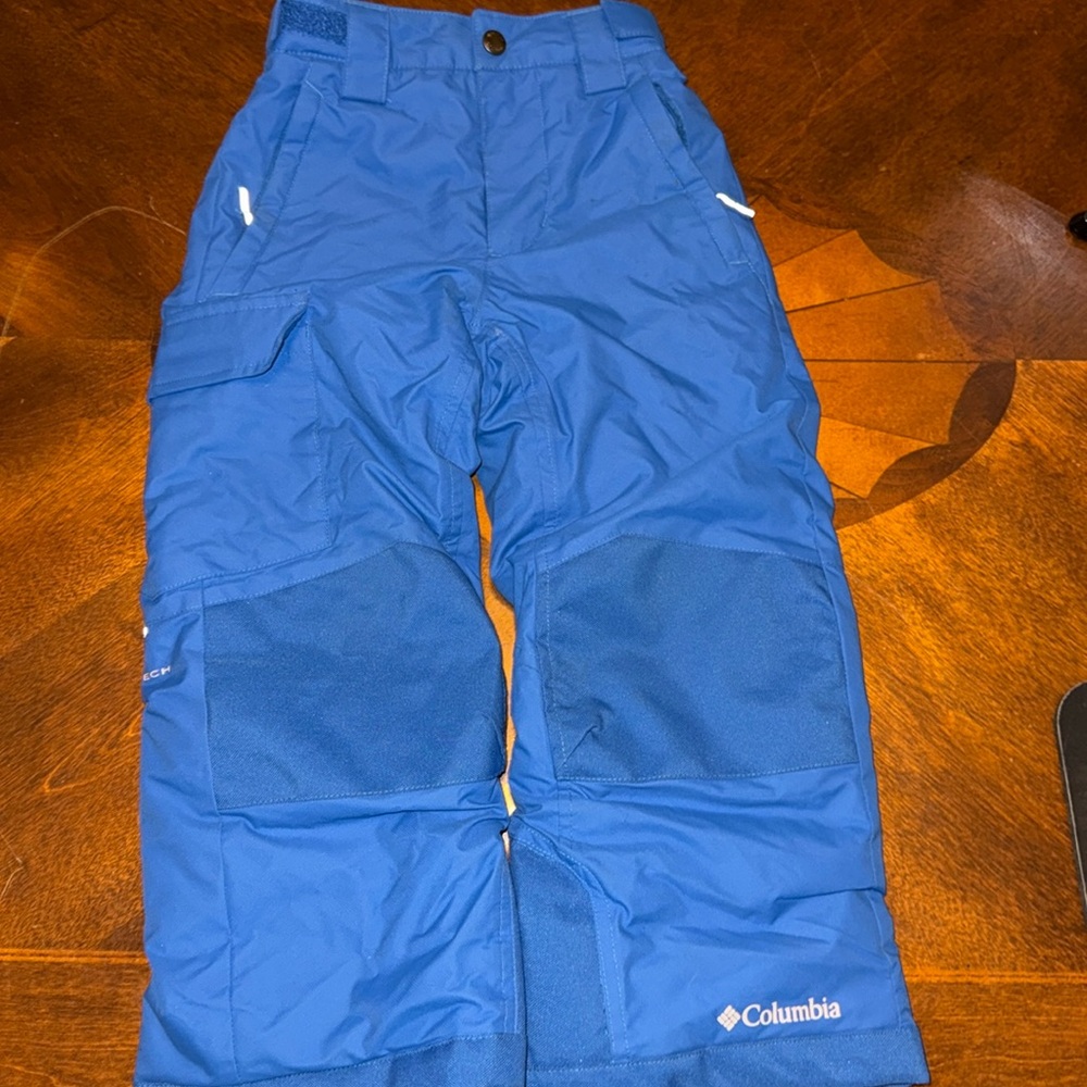 Youth Columbia snowpants. With adjustable waist.